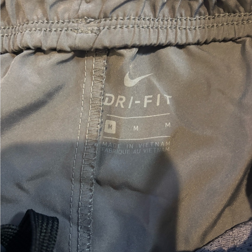 Nike Dri-FIT Gray Athletic Pants Boys Medium - Picture 3 of 3